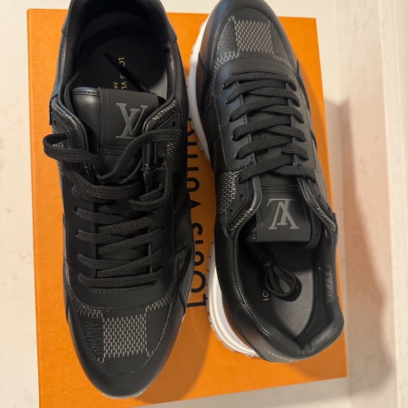 Louis Vuitton Men’s Run away shoe - Picture 5 of 5